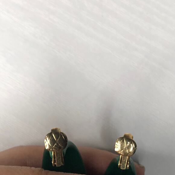 Vintage Chunky Green Plastic Clip On Earrings - Picture 6 of 7